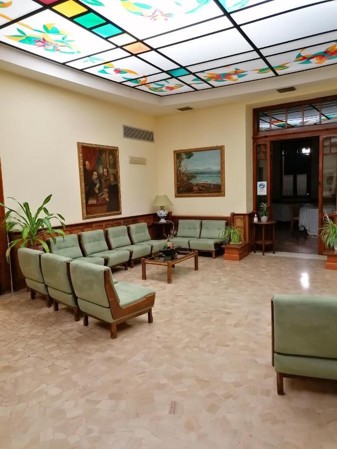 Hotel Antico Borgo Риоло Терме Екстериор снимка