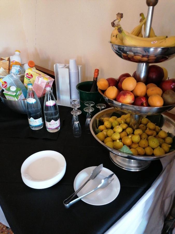 Hotel Antico Borgo Риоло Терме Екстериор снимка