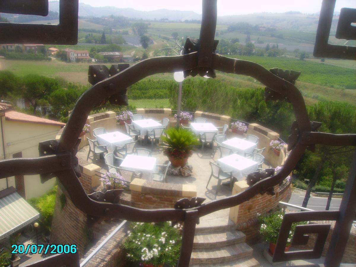 Hotel Antico Borgo Риоло Терме Екстериор снимка
