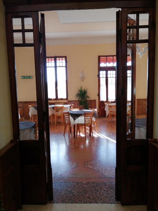 Hotel Antico Borgo Риоло Терме Екстериор снимка